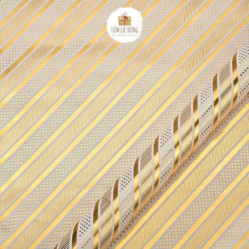 Gift wrapping paper .Customers receive a free delivery when purchasing flowers at the shop.