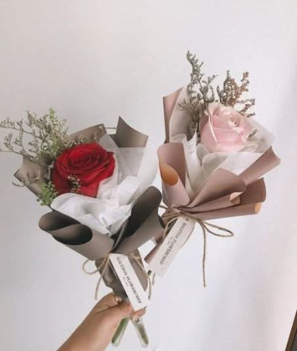 A single-flower bouquet in Korean style.