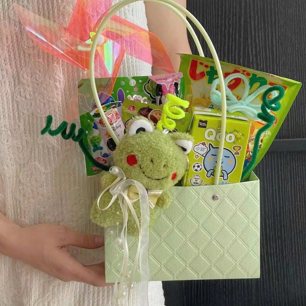 Flower arrangement in the shape of a handbag with Canarium pattern, rectangular bag shape with handle