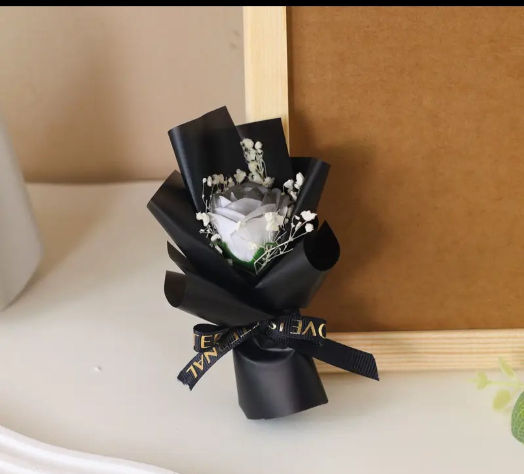 A single-flower bouquet in Korean style.