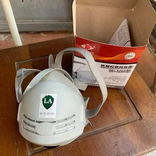 Compact protective gas mask for chemical spraying and handling.